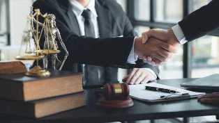 Почему адвокат по уголовным делам должен быть владельцем профессиональных связей?